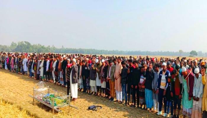 ৩৩ ঘণ্টার প্রার্থনার শেষে শেষযাত্রা; গভীর গর্তে পড়ে প্রাণ হারানো সাজিদকে দাফন