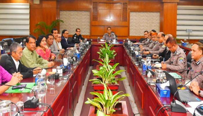 বড়দিন ও থার্টিফার্স্ট নাইটে পুলিশ তৎপর, নিরাপত্তা জোরদার শান্তিপূর্ণ উৎসবের আহ্বান