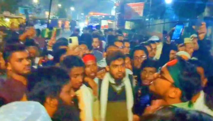 হাদির মৃত্যুতে শাহবাগে বিক্ষোভে উত্তাল জনতা