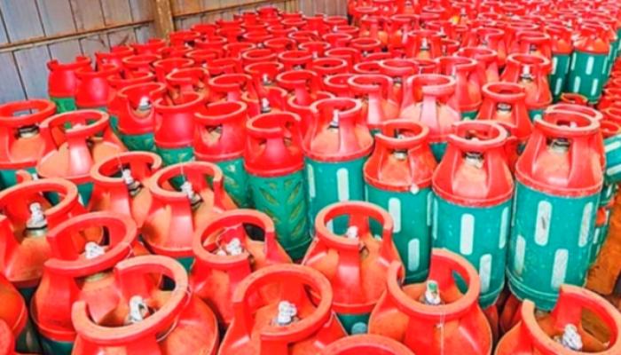 গ্যাস নেই দামে অস্বস্তি রান্নার চুলা ঠাণ্ডা মানুষ হতাশ